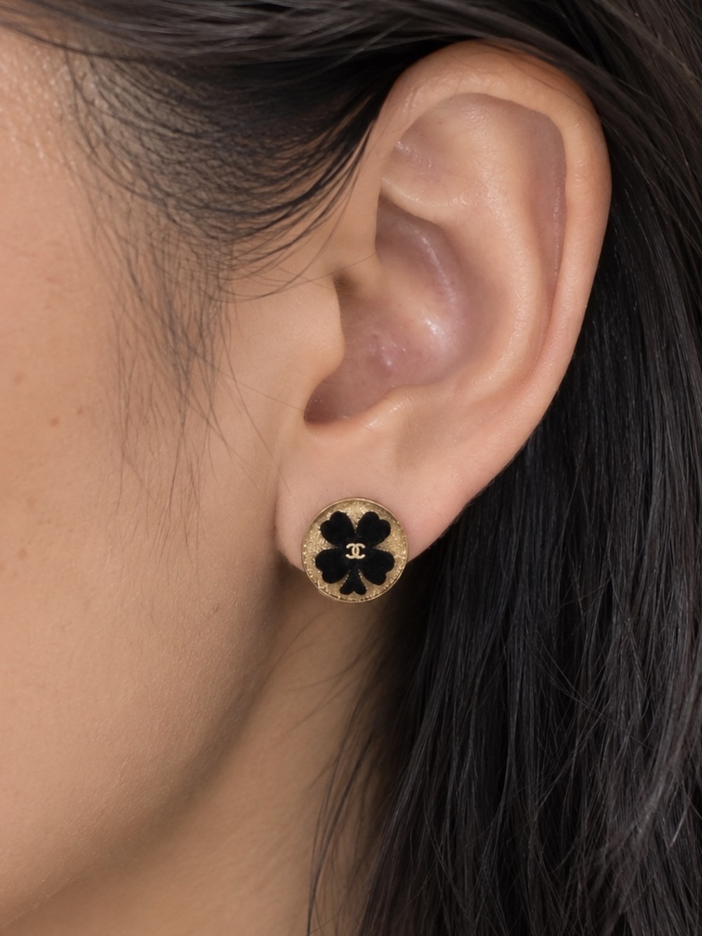 CHANEL 2001 CC Clover Clip-On Earrings Black Resin Gold Vintage 01P
